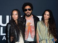 Zoe Kravitz bersama ayah dan ibunya.