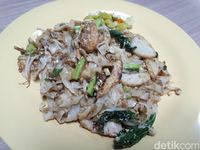 Siang Ini Paling Mantap Makan Lamian Iga Sapi dan Kwetiau Seafood