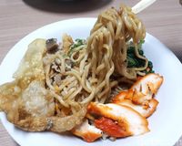 Siang Ini Paling Mantap Makan Lamian Iga Sapi dan Kwetiau Seafood