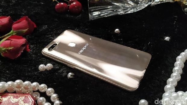 Oppo A7 Mulai Dijual Offline Bulan Depan