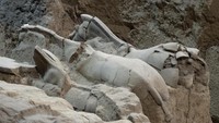 Kaisar Qin Shi Huang juga menyelesaikan Tembok China. Banyak rakyat yang mati dalam proses pembangunannya (Hermanus Prihatna/Antara)