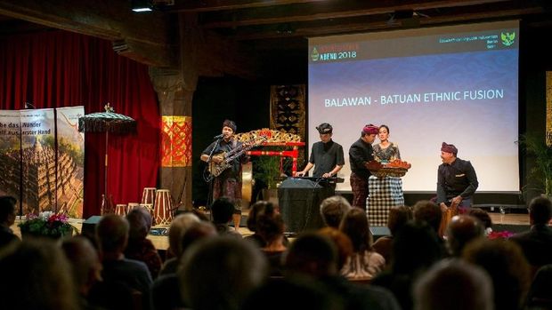 Penampilan Balawan Batu Ethnic Fusion