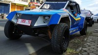 Mobil listrik buatan mahasiswa Indonesia kolaborasi Institut Teknologi Sepuluh Nopember (ITS) dan Universitas Budi Luhur (UBL) diuji coba jarak jauh. Mobil listrik bernama Blits (Budi Luhur-ITS) itu mulai mengelilingi Indonesia. Bengkulu menjadi kota keempat yang disinggahi oleh mobil listrik Blits. Jarak yang sudah ditempuh 1.605 km. Istimewa/Dok. Tim Blits.