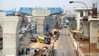 Selain proyek pembangunan LRT ada sejumlah proyek lain yang tengah dikerjakan di kawasan Jakarta-Cikampek diantaranya Kereta Cepat Jakarta-Bandung dan Tol Japek Elevated.