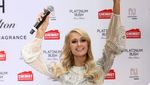 Alami Wadrobe Malfunction, Ini Penampilan Seksi Paris Hilton