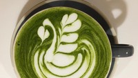 Meskipun asli Jepang tapi matcha ternyata bisa jadi minuman nikmat yang disukai banyak orang. Jadi tak heran kalau matcha jadi menu andalan di banyak kafe. Foto : instagram @lattevespa