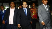 Pada 17 September 2018, Rizal dilaporkan oleh Taufik Basari dan sejumlah kader Nasdem atas pernyataannya yang menyebutkan bahwa Menteri Perdagangan Enggartiasto Lukita melebihkan jumlah impor beberapa jenis bahan pangan. Rizal juga menuduh Presiden Joko Widodo tidak berani menegur Enggar karena takut dengan Ketum Nasdem Surya Paloh. Sebab, Enggar merupakan kader partai tersebut.