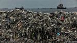 Sampah Plastik Ancam Laut Jakarta