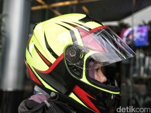 Cuci Helm Pakai Cara Instan Aman Nggak?