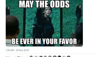 Mau Black Friday atau Cyber Monday, intinya tetap teliti saat hendak membeli. Nih didoakan semoga beruntung sama Katniss Everdeen dari Hunger Games. (Foto: Internet/Twitter)