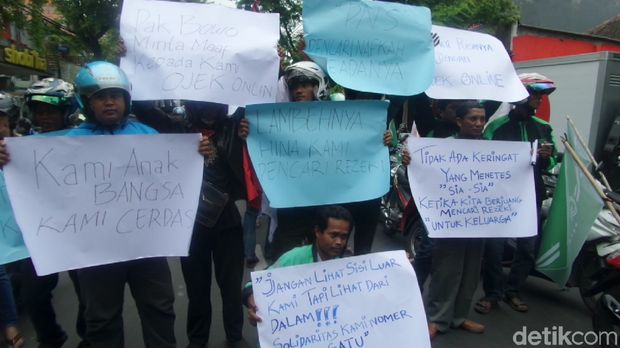 Tukang Ojek se-Lamongan Demo Tuntut Prabowo Hormati Profesi Ojek