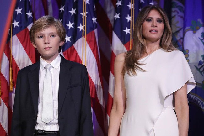 Barron Trump bisa berbicara dalam dua bahasa. Inggris dan Slovenia. Bahasa Slovenia ia kuasai karena darah keturunan dari sang ibu. Foto: Getty Images