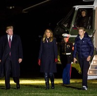 Barron Trump lahir pada 20 Maret 2006. Terakhir kali terlihat pada Sabtu (25/11/2018) di Gedung Putih, Washington, DC, tingginya sudah menyamai Donald Trump dan melampaui sang ibu, Melania Trump. Foto: Getty Images