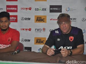 Robert Rene Alberts Puji Aksi Hilman Syah Si Kiper Muda