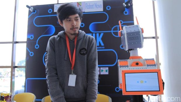 Di SAFETIK, Robot Multibahasa Ini Diminta Juga Bisa Bahasa Sunda