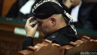 JPU juga menuntut agar pengadilan menyita handphone, e-mail, dan akun Twitter milik Ahmad Dhani.