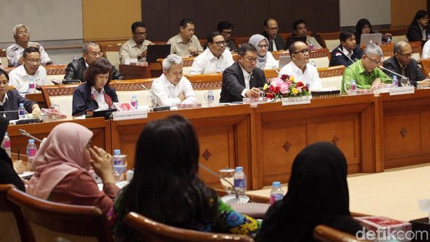 Menag bersama Komisi VIII DPR RI gelar rapat membahas evaluasi laporan penyelenggaran haji 2018