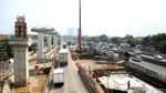Melihat Proyek Pembangunan LRT di Kawasan Jakarta-Cikampek