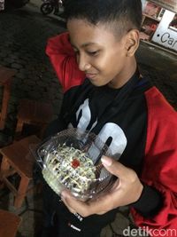 Ketan Kukus Juga Bisa Tampil Kekinian dengan Aneka Topping