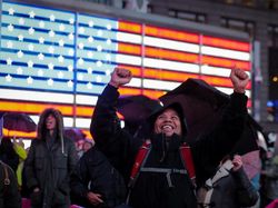 Pendaratan Robot InSight di Mars Disambut Sorak dan Tangis