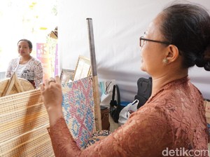 Keren, Kain Tenun Gringsing Jadi Suvenir KTT G20