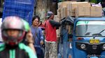 Aksi Berbahaya Bajaj Obesitas Meluncur di Jalanan Jakarta