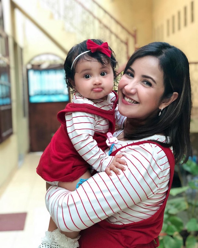 Andi Soraya juga termasuk artis yang menikah kembali di usia memasuki 40 tahun. Di usia tersebut, dia menikah untuk keempat kalinya dengan politisi  Andi Ali Gaffar pada 2016 lalu. Sebelumnya, Andi Soraya menikah dengan Ahmad Kurnia Wibawa, Steve Emmanuel, dan Rudi Sutopo.  Foto: Instagram