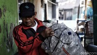 Kedua, segera bertindak untuk menghilangkan kemasan plastik yang berlebihan dan bermasalah.