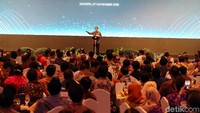 Jokowi memberikan sambutannya.