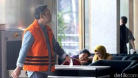 Sebelumnya, dalam kasus ini, KPK menetapkan tiga orang sebagai tersangka penerima suap, yaitu Remigo, David Anderson Karosekali (Kepala Dinas PUPR Pakpak Bharat), dan Hendriko Sembiring (swasta). Menurut KPK, Remigo diduga menerima uang Rp 550 juta terkait dengan proyek di Dinas PUPR Pakpak Bharat.