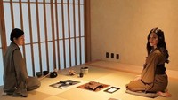 Sedang berada di Hoshinoya, Tokyo. Raisa pun siap untuk belajar meracik morning tea ceremony bersama ahlinya. Foto: Instagram @raisa6690