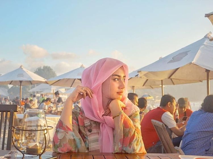Cantiknya Novita Hardani, Istri Gus Ipin yang Doyan Hotpot