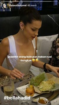 Hadiri Acara Bersama, Maia Estianty Makan Bareng Bella Hadid