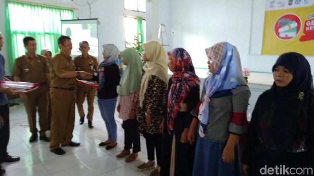 Ratusan Emak-emak di Ciamis Kembali Bersekolah