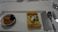 Ada pula herb roasted chicken breast sebagai menu utama. Dan ini lavender flan yang berisi classic baked custard sebagai penutup (Masaul/detikTravel)