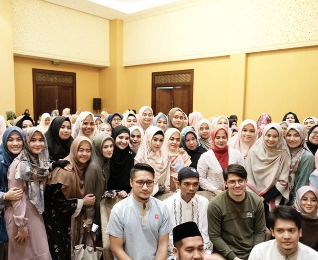 Kajian yang dihadiri para selebriti ini juga terbuka untuk umum. Beberapa kajian yang populer adalah Kajian Khansa, Kafilah Salihin, dan Kajian Musyawarah.. Foto: Instagram/Nadiahf