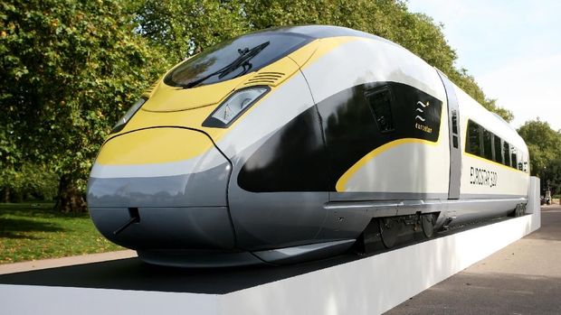 A Eurostar e320 train is photographed following a press conference in central London on October 7, 2010.      France reacted angrily on safety grounds to a decision Thursday by Channel tunnel rail service operator Eurostar to buy trains from Siemens of Germany, shunning Alstom of France.   Ecology Minister Jean-Louis Borloo and Junior Transport Minister Dominique Bussereau expressed 