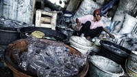 Sampah plastik tersebut dijual kembali untuk didaur ulang.