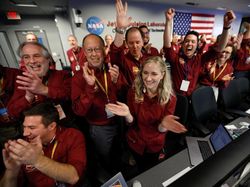 Pendaratan Robot InSight di Mars Disambut Sorak dan Tangis