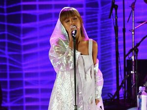 Kena Bronkitis, Ariana Grande Tunda Konser