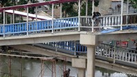 JPO yang dibangun sejak Oktober 2018 ini ditargetkan rampung pada Desember 2018.