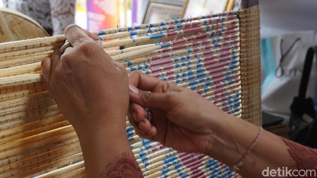 Ratusan Pelaku Industri Tenun Tradisional Gulung Tikar