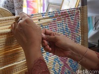Ratusan Pelaku Industri Tenun Tradisional Gulung Tikar