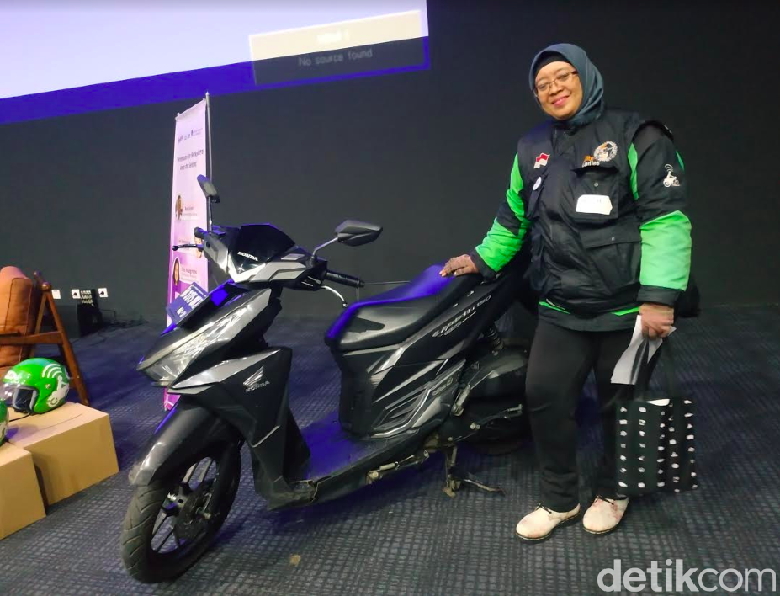 Ilustrasi Ojol Wanita Foto: Ridwan Arifin/detikOto Ilustrasi Ojol Wanita Foto: Ridwan Arifin/detikOto
