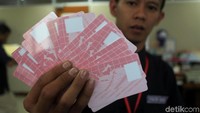 Kartu Identitas Anak (KIA) memiliki fungsi yang relatif sama seperti KTP yaitu menjadi tanda pengenal atau bukti diri yang sah saat melakukan proses administrasi.