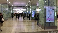 Stasiun Hakata City dibuka baru pada tahun 2011 seiring dengan dioperasikannya kereta Shinkansen Kyushu oleh JR Kyushu.