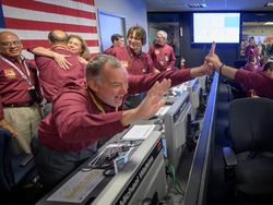 Pendaratan Robot InSight di Mars Disambut Sorak dan Tangis