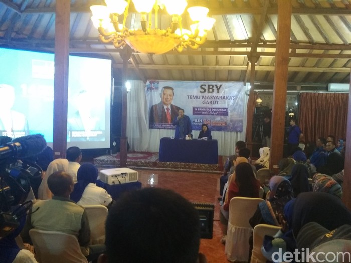 SBY Ingatkan Caleg Demokrat Cari Solusi Masalah Rakyat