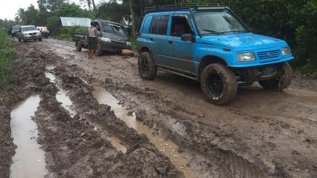 Jadi 'Bubur', Ini Penampakan Jalan di Banyuasin Usai Hujan