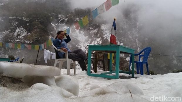 Eka Rahmawati, ASN Salatiga Taklukkan Annapurna Base Camp Nepal.